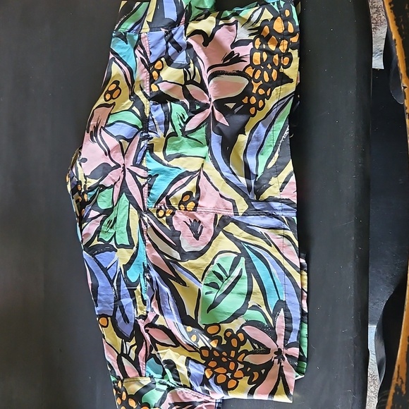 Zara Multicolor Abstract Crop Top - Picture 3 of 3